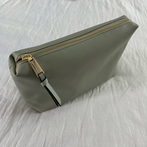 NEW Steve Madden large faux leather pouch - Picture 4 of 4